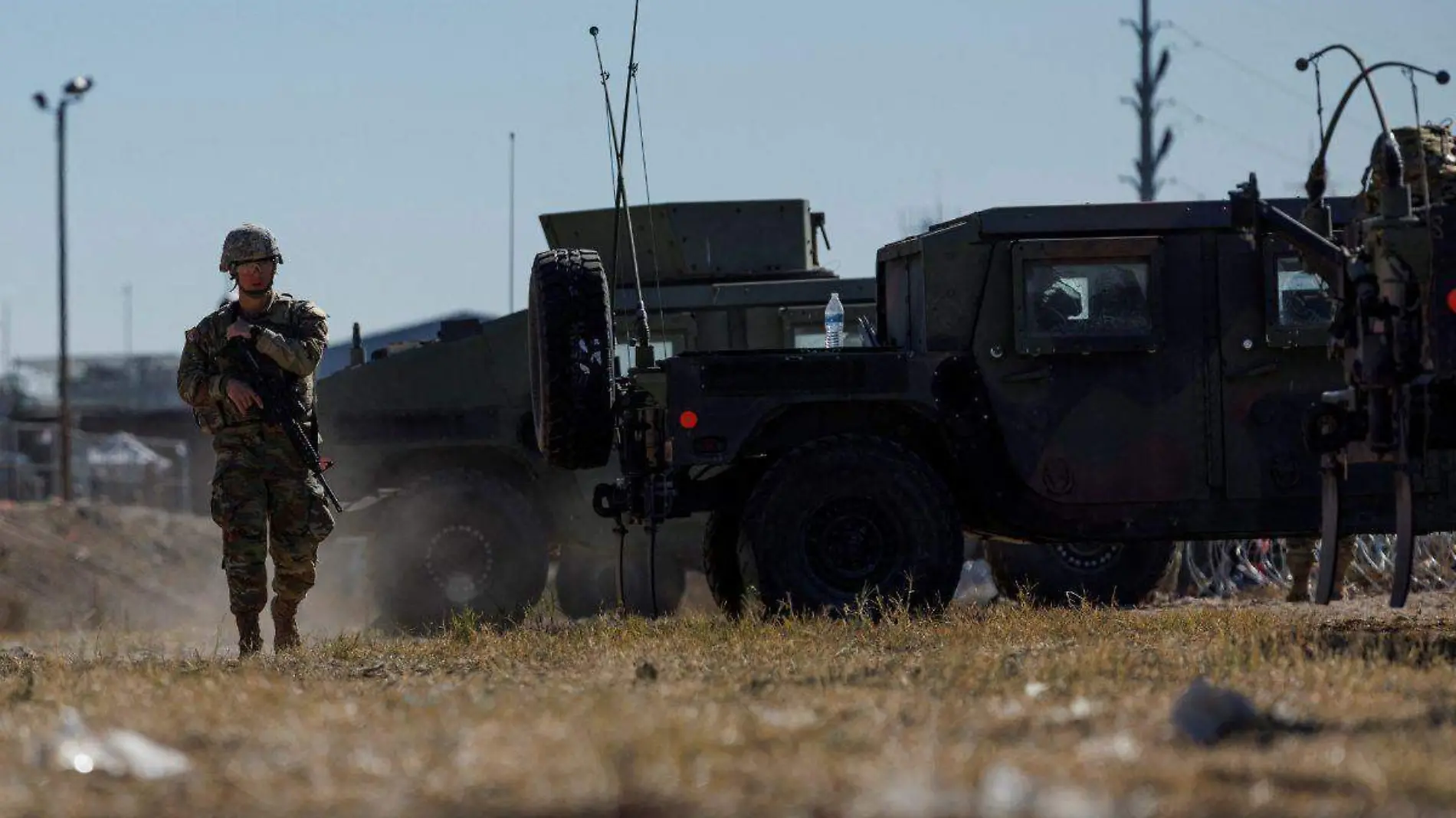 Militarización en la frontera entre Texas y México obliga a migrantes a buscar rutas peligrosas